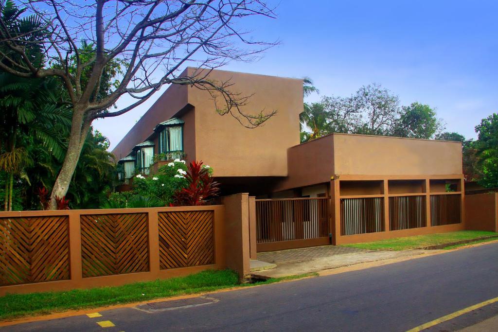 Lodge 19 Negombo Esterno foto
