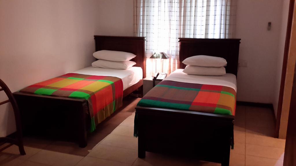 Lodge 19 Negombo Esterno foto