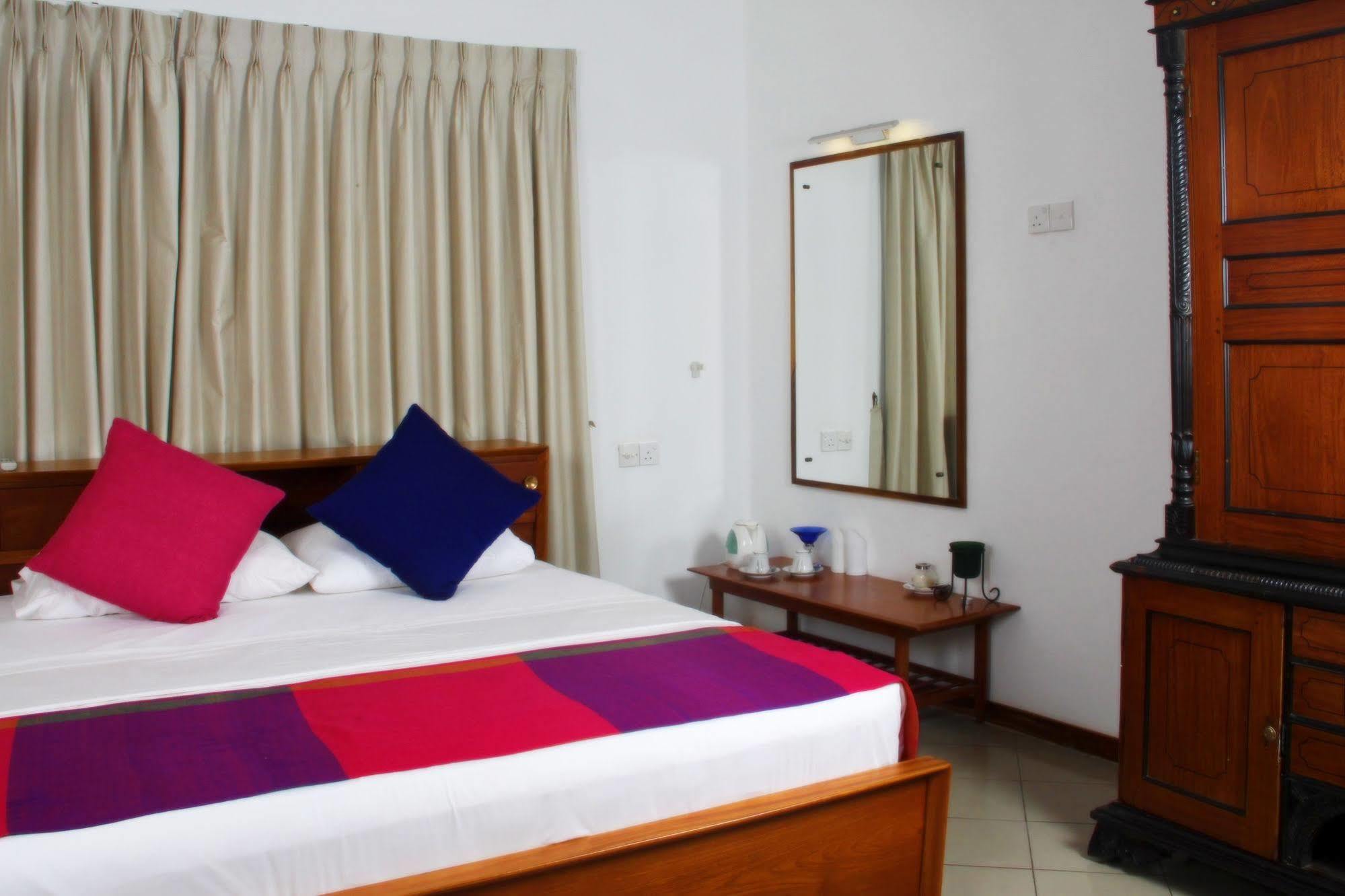 Lodge 19 Negombo Esterno foto