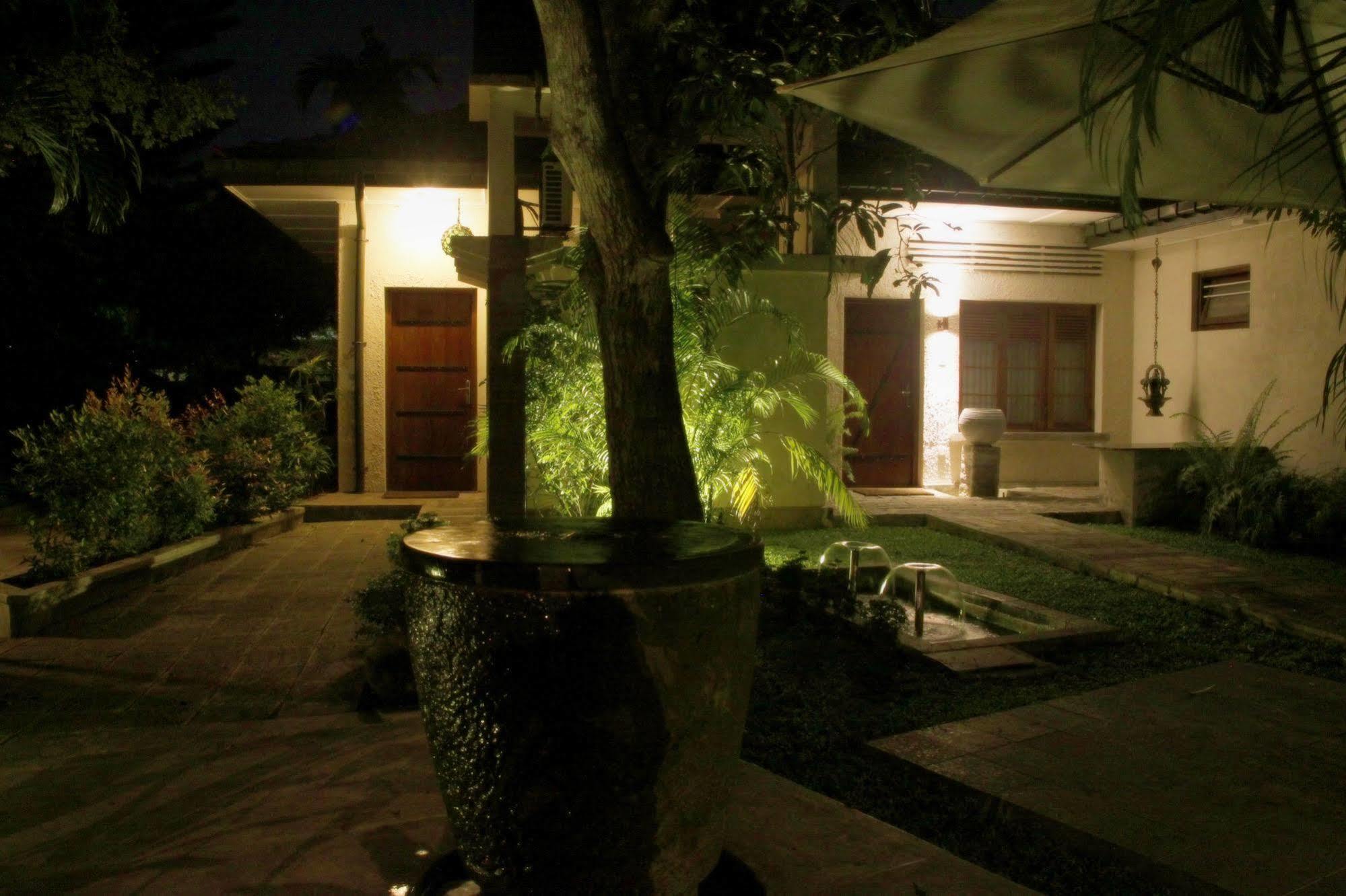 Lodge 19 Negombo Esterno foto